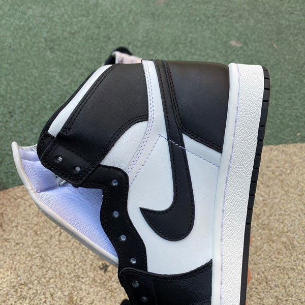 Air Jordan 1 High OG "Black and Withe